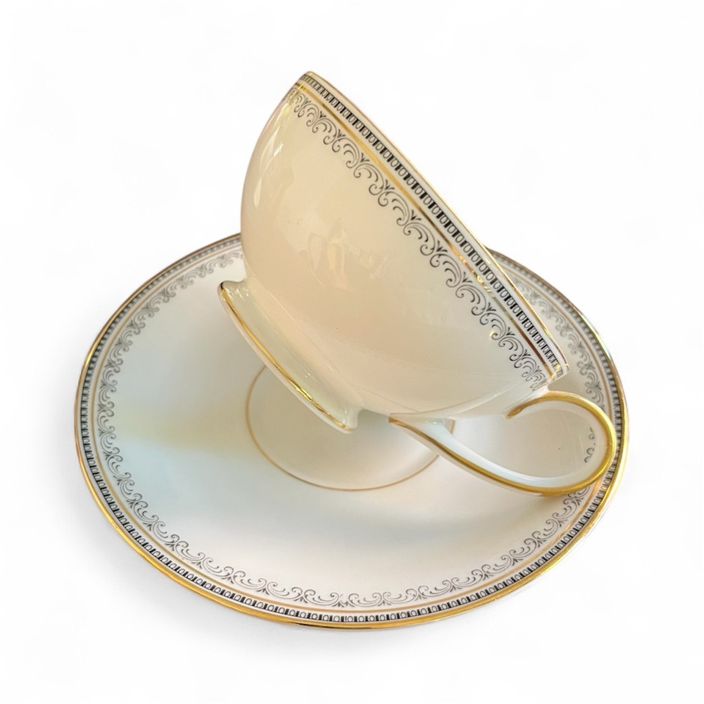 Elegant Bavaria Tirschenreuth "Portland" porcelain Teacup Set